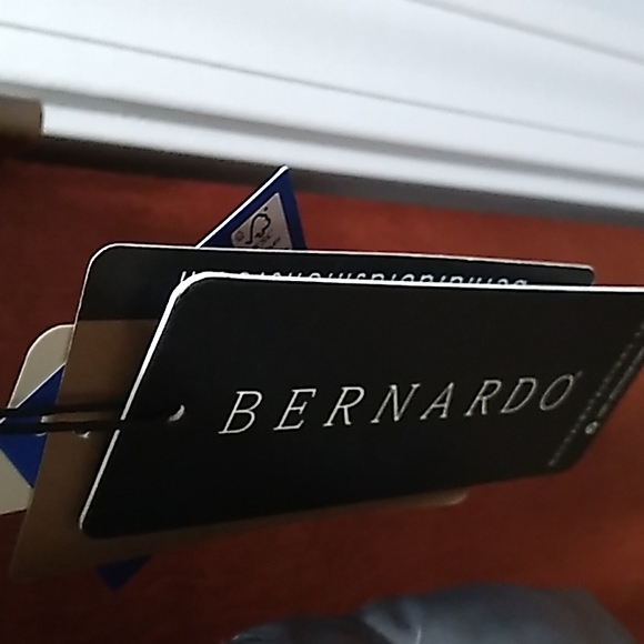 Bernardo XS Packable Hooded fill Coat with Bib - Picture 14 of 16